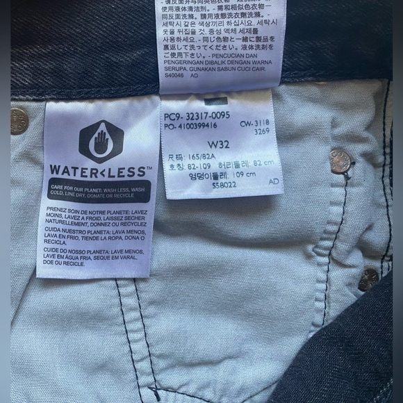 Revolve Levi’s 501 Size 32 black destroyed fray hem denim jeans shorts - Picture 16 of 16